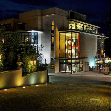 Pazo Los Escudos Hotel Spa & Resort Vigo Exterior photo The main entrance of the museum