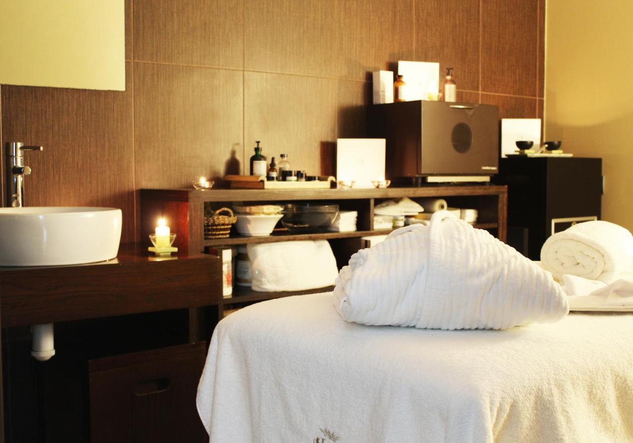 Pazo Los Escudos Hotel Spa & Resort Vigo Exterior photo A treatment room at the spa