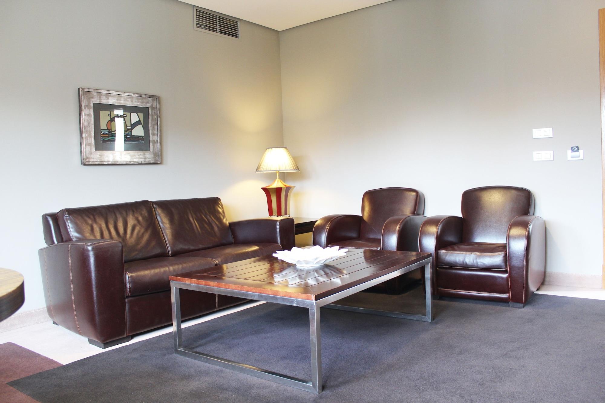 Pazo Los Escudos Hotel Spa & Resort Vigo Exterior photo A living room with leather furniture