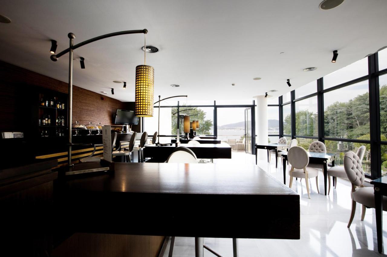Pazo Los Escudos Hotel Spa & Resort Vigo Exterior photo Interior of the restaurant